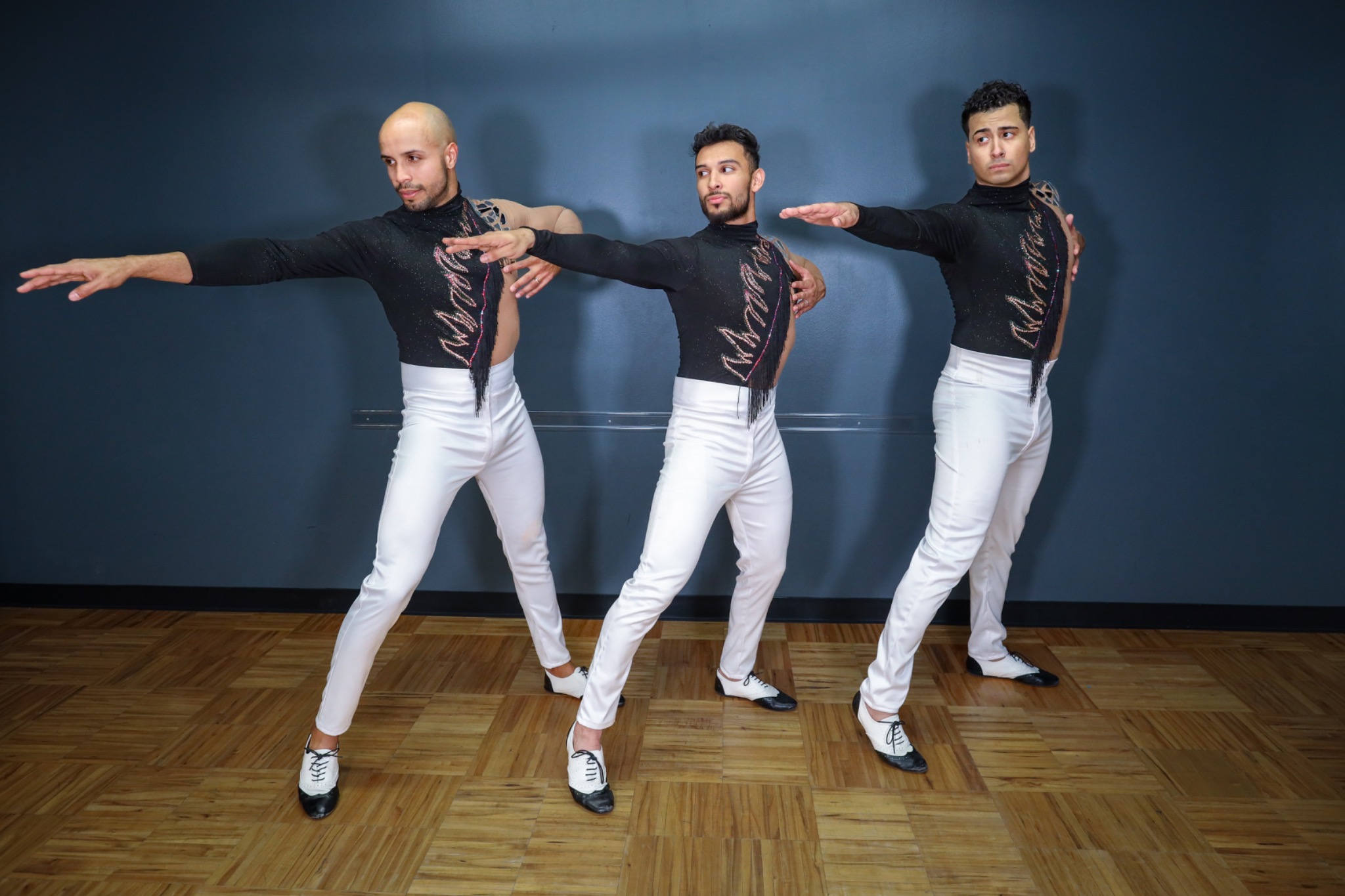 ÌTÀN men’s team demonstrating synchronized movement